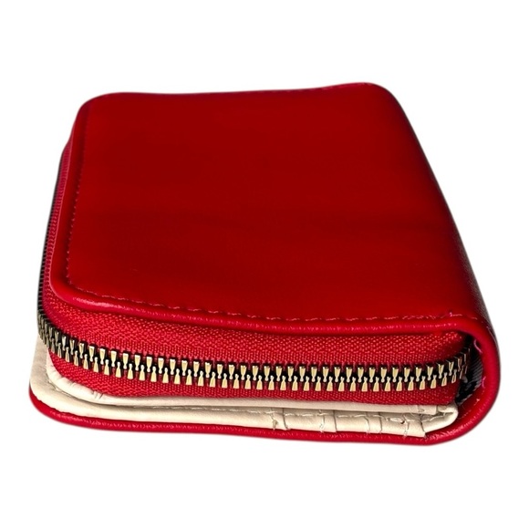 Juicy Couture Love Never Dies multi compartment bifold wallet Cool Red - Picture 2 of 2